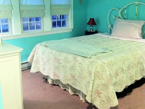 Spacious 3rd Floor Bdrm