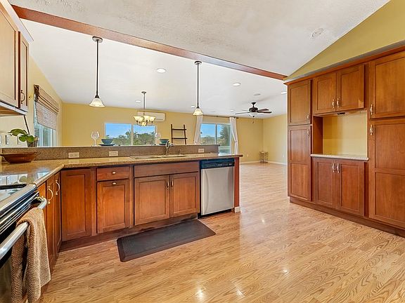 4th image of 405 Kaiolohia St