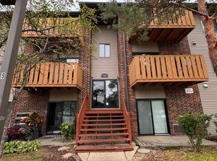 724 Rodenburg Rd APT 201, Roselle, IL 60172