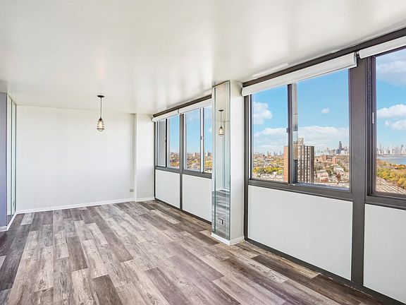 5th image of 4800 S Lake Park Ave APT 2401