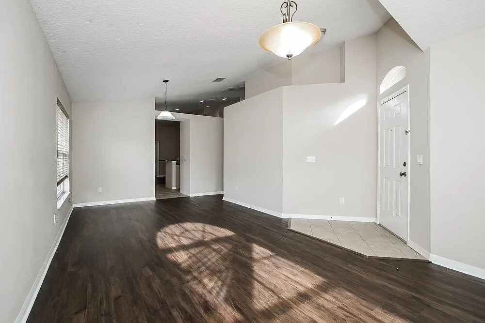 4 bed, 2.0 bath, 1819 sqft, $2,855 — Photo 4