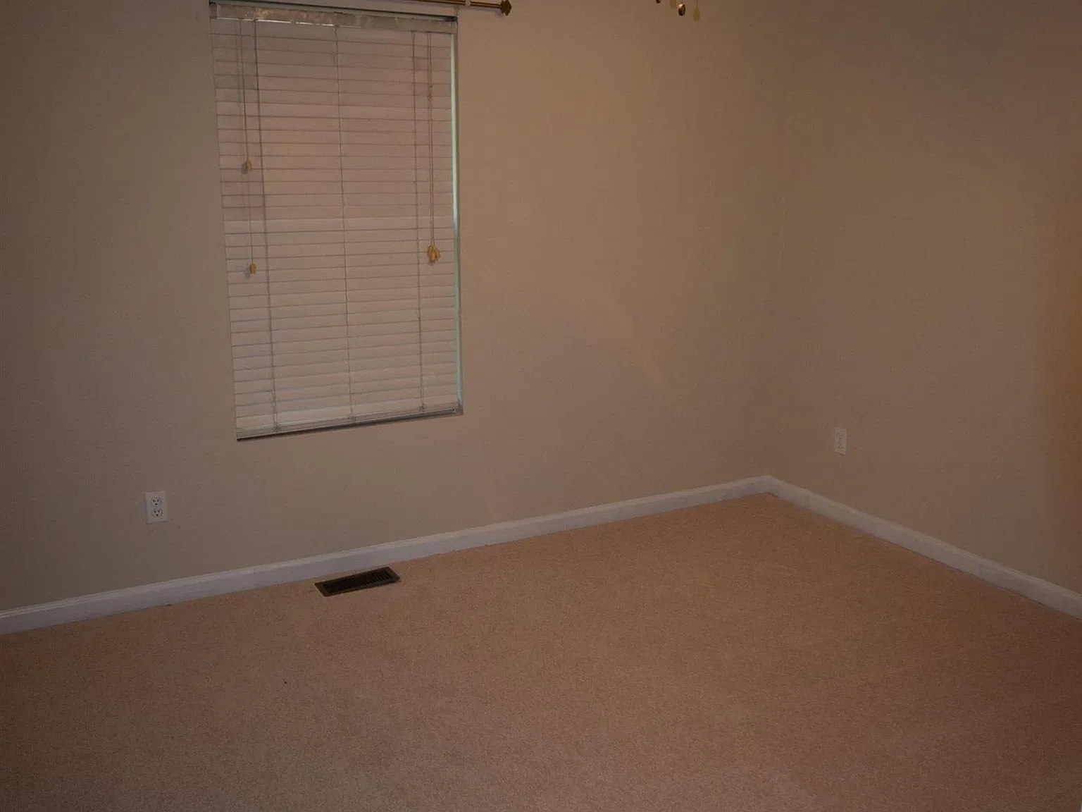 3 bed, 2.0 bath, 1344 sqft, $1,850 — Photo 3