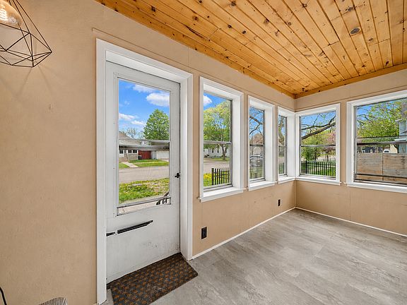 5th image of 112 7th Ave NW