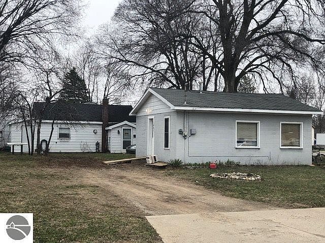 1st image of 401 Donnelly St