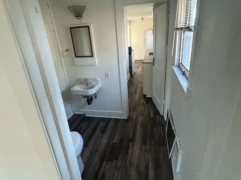 1014 West 11th — Photo 13