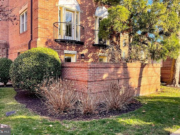 4th image of 1113 N Pitt St APT 1A