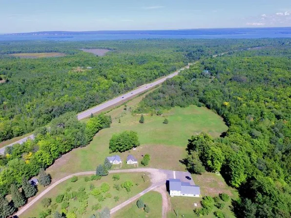 7788 Ridge Rd, Munising, MI 49862