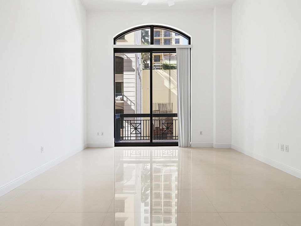 1st image of 701 S Olive Ave APT 304