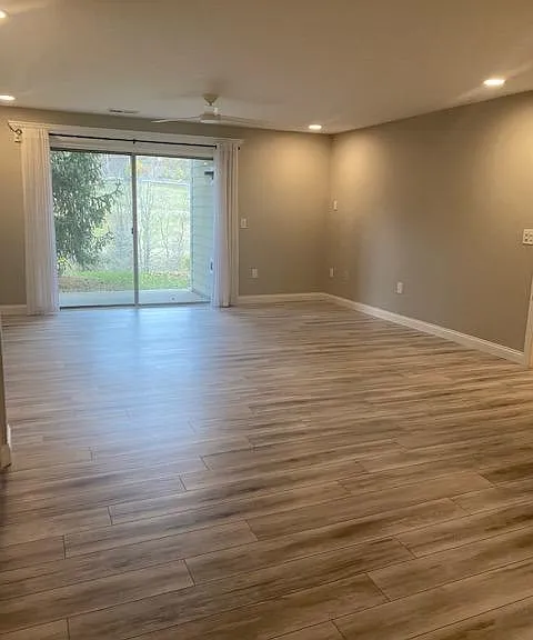 490 Lakeview Dr — Photo 16