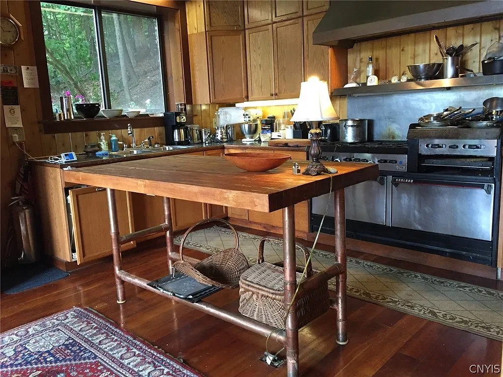 2 bed, 1.5 bath, 2880 sqft, $1,800 — Photo 4