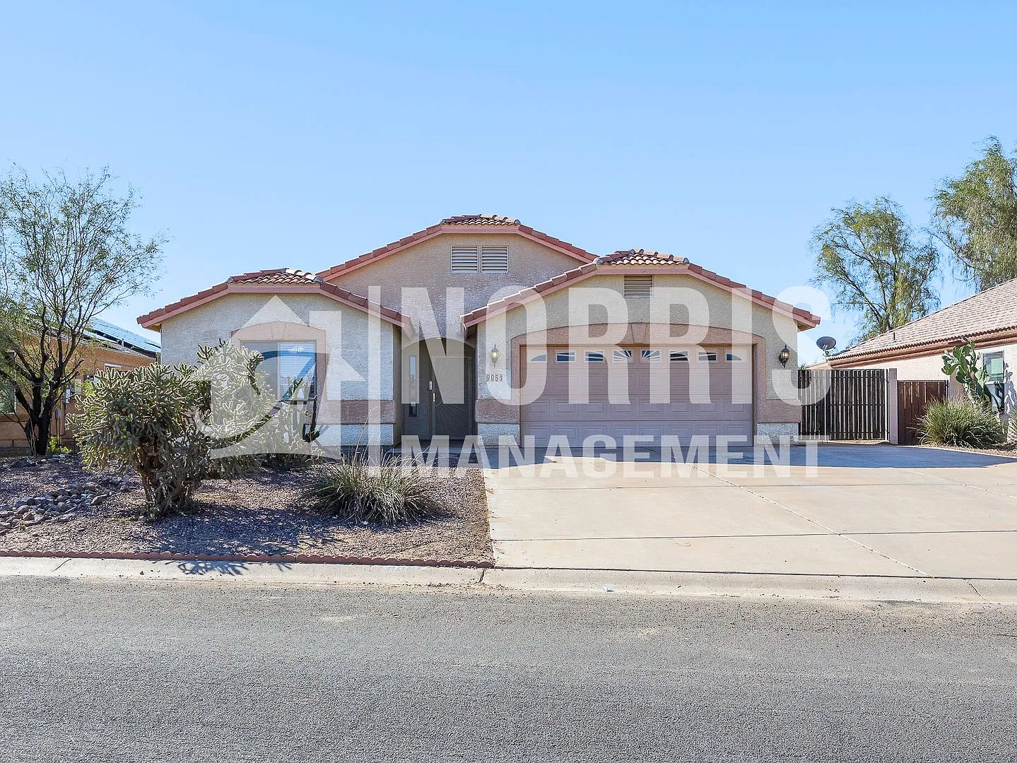 Wonderful Established Home in Arizona City — Photo 1