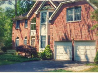 3 Thoroughbred Dr, Branchburg, NJ 08876