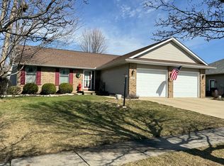 1408 E Heather Dr, Mahomet, IL 61853