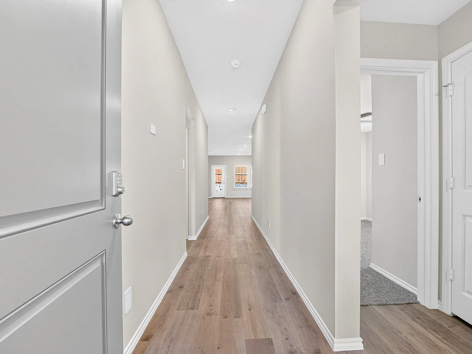 4 bed, 1727 sqft, $1,995 — Photo 2
