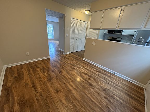 Dining area of 2 bedroom 1.5 Bath townhouse in Hermitage Tennessee offered by Income Properties Inc.