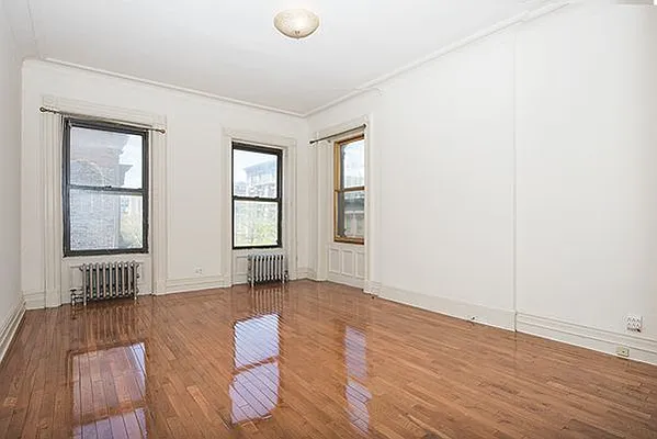 Rented by Perry Associates NYC Inc | media 10