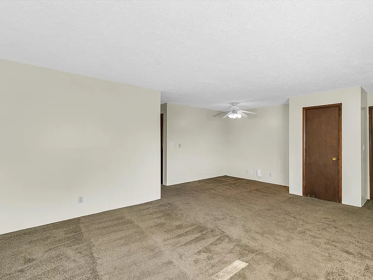 712 Arcadia Dr — Photo 7