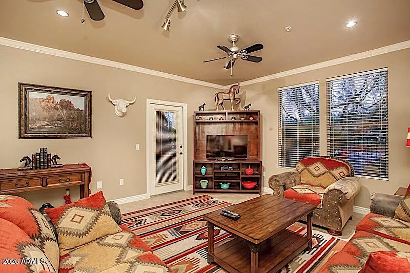 3 bed, 2.0 bath, 1324 sqft, $2,450 — Photo 3