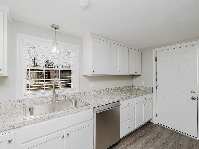 500 Victory Hwy #15 — Photo 2