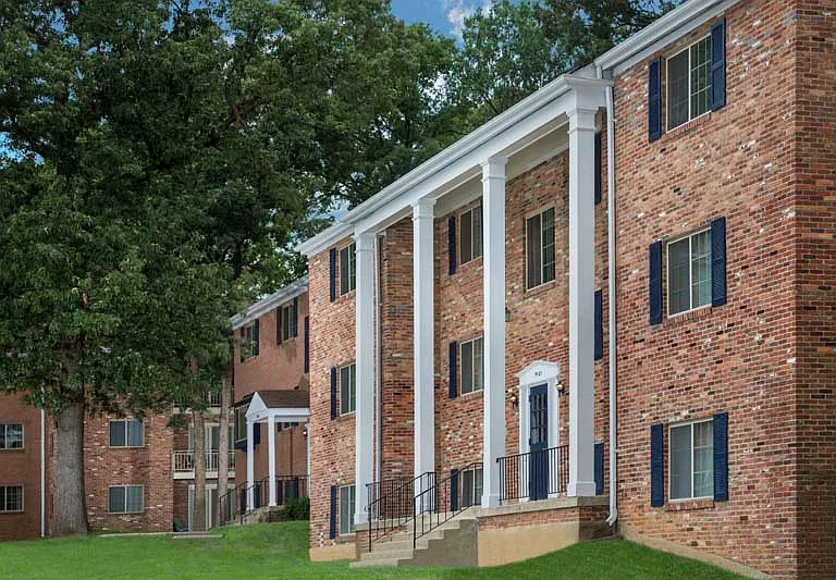 Deerfield Run & Village Square North Apartments — Photo 8