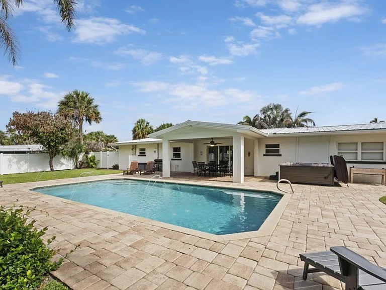 415 Hibiscus Trl — Photo 2