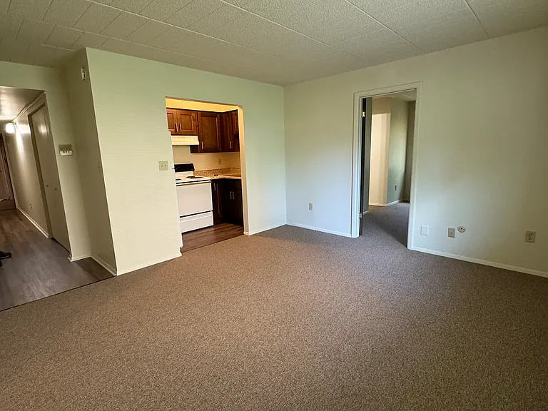 Oak Creek Apartments — Photo 19