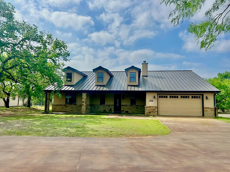 2924 Candace Cir — Photo 1