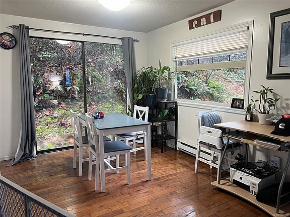 5th image of 997 Cedar Rd