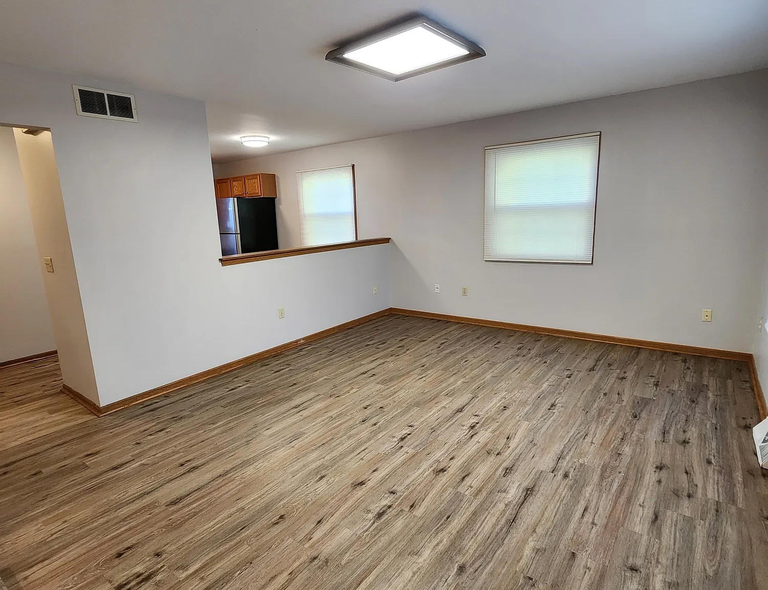 3 bed, 1300 sqft, $1,900 — Photo 2