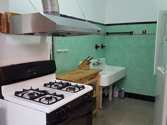 4th image of 413 Stanhope St #1