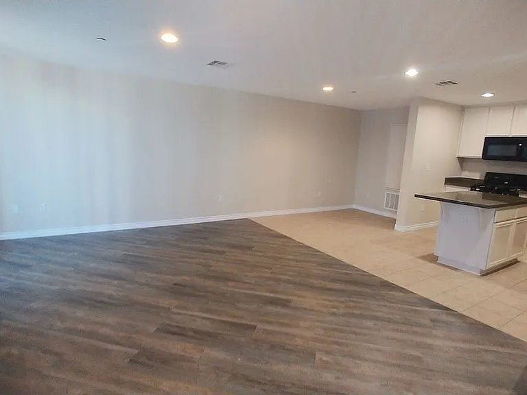 Almeria Townhomes — Photo 24
