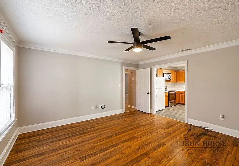 116 Barrington Dr #4 — Photo 3