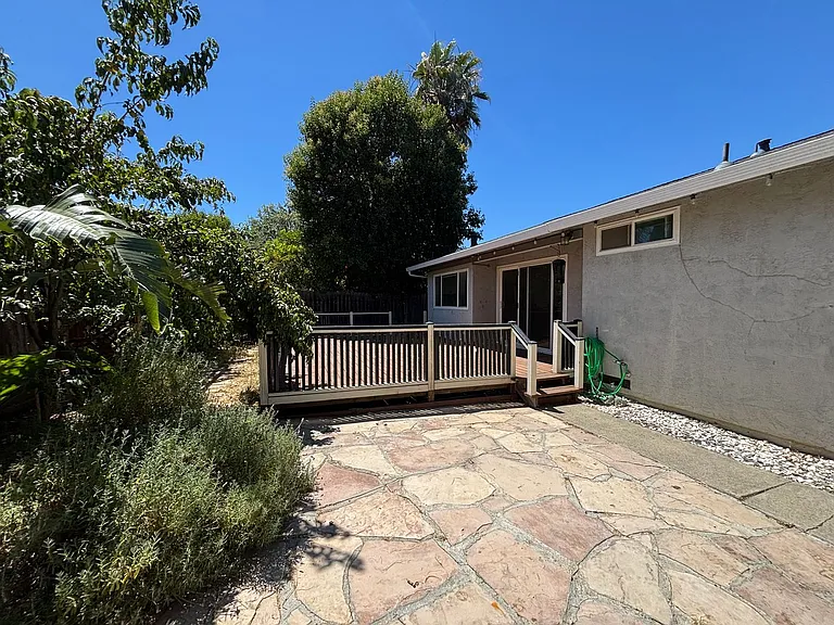 2102 California Dr — Photo 40