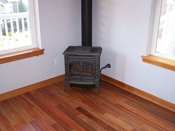 4th image of 19460 Scoter Ln NE