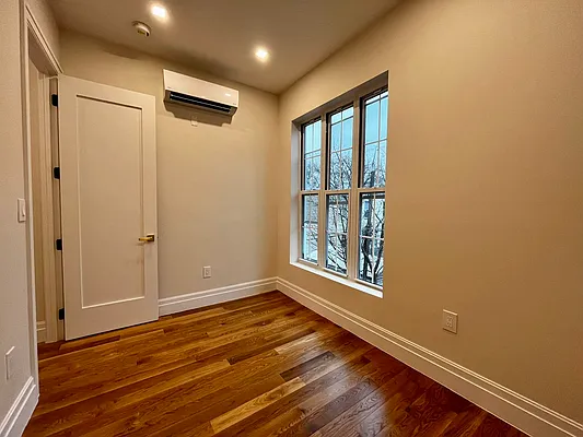 Rented by MySpaceNYC | media 19