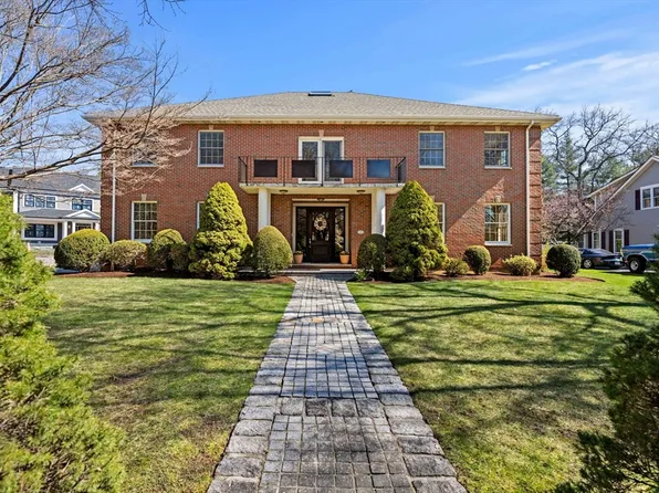 124 Lauricella Ln, Waltham, MA 02452