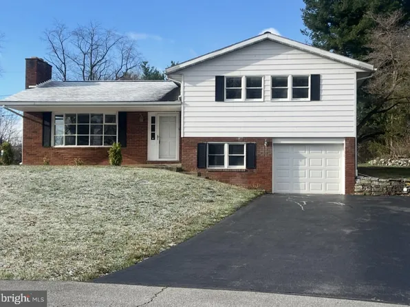 19119 Woodhaven Dr, Hagerstown, MD 21742