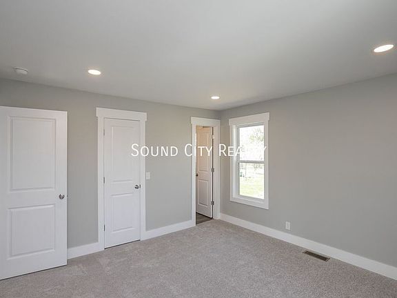 5th image of 1608 Autumn Ridge Dr