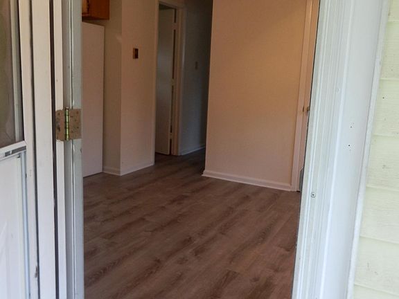 4th image of 13 Hollybrook Farm Ln