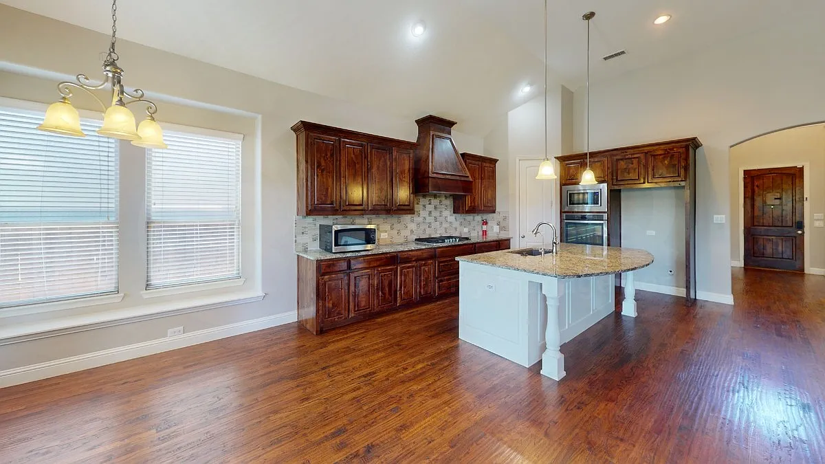 4 bed, 3.0 bath, 3606 sqft, $3,750 — Photo 4