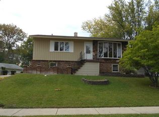 142 Cedar Cir, Streamwood, IL 60107