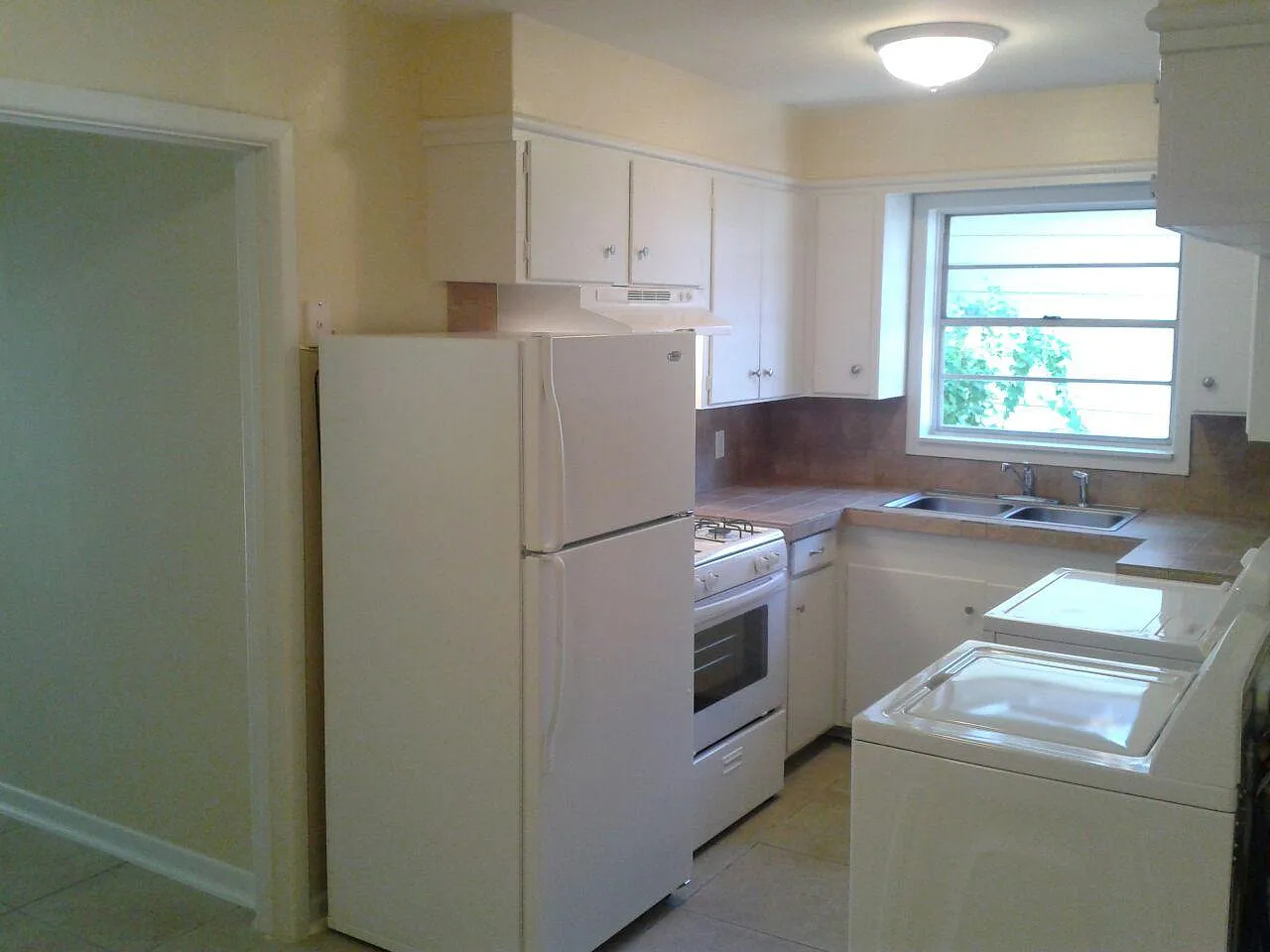 2 bed, 900 sqft, $1,200 — Photo 3