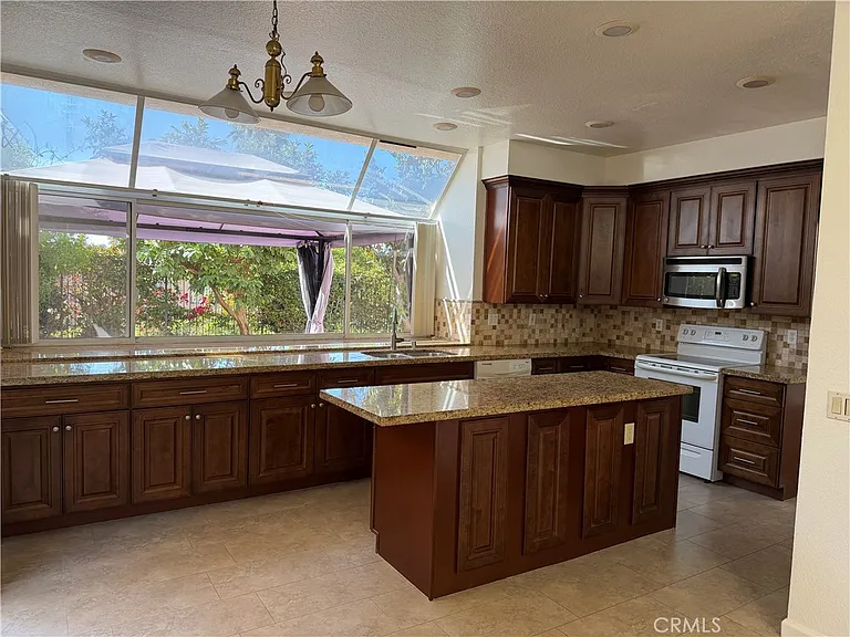24962 Barclay Ln — Photo 7