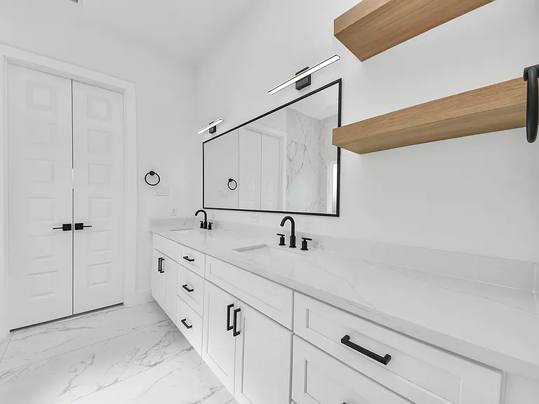 2408 Lorraine St — Photo 29