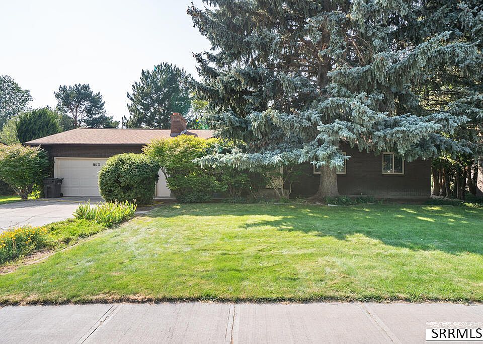 1st image of 776 Adell Ave