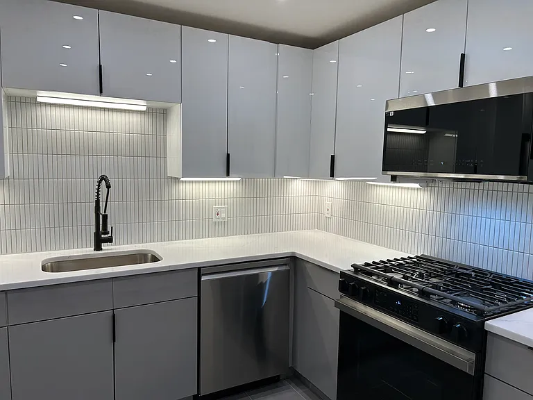 787 Admiral St #1 — Photo 4