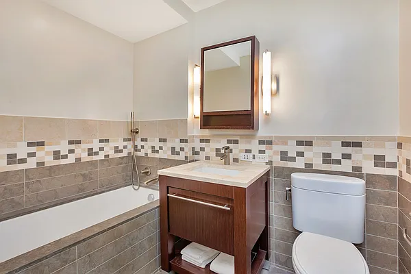 Sold by New York Residence | media 5