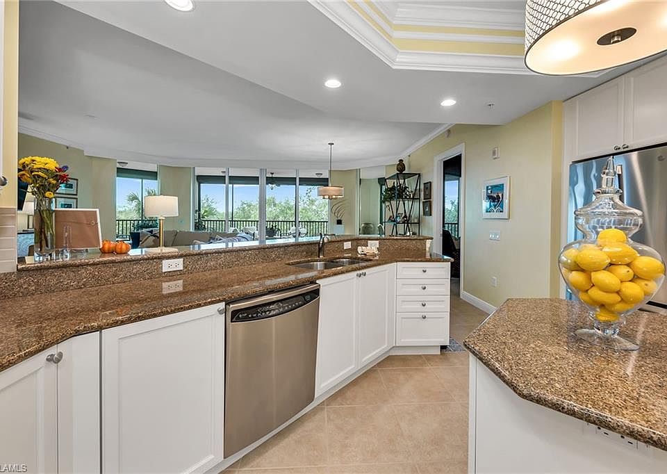 THE COLONY AT PELICAN LANDING 24011 Via Castella Dr Bonita Springs