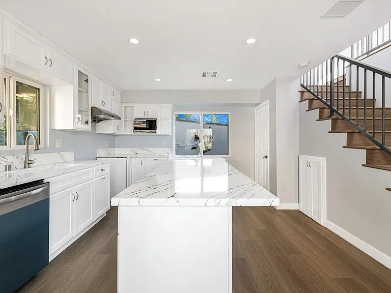 510 Neva Pl — Photo 4
