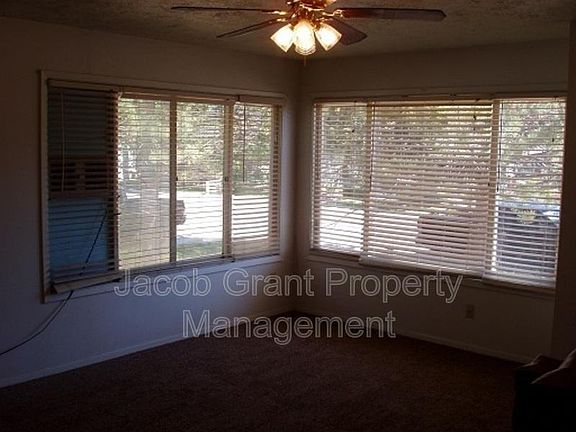 3rd image of 965 N Boulevard 1